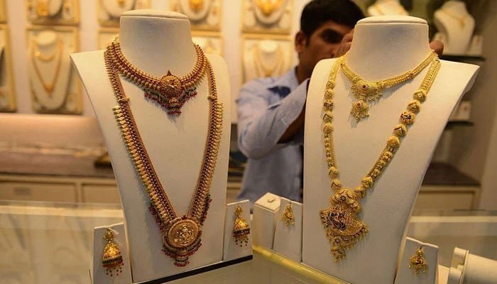 Gold prices down Rs2,400 per tola